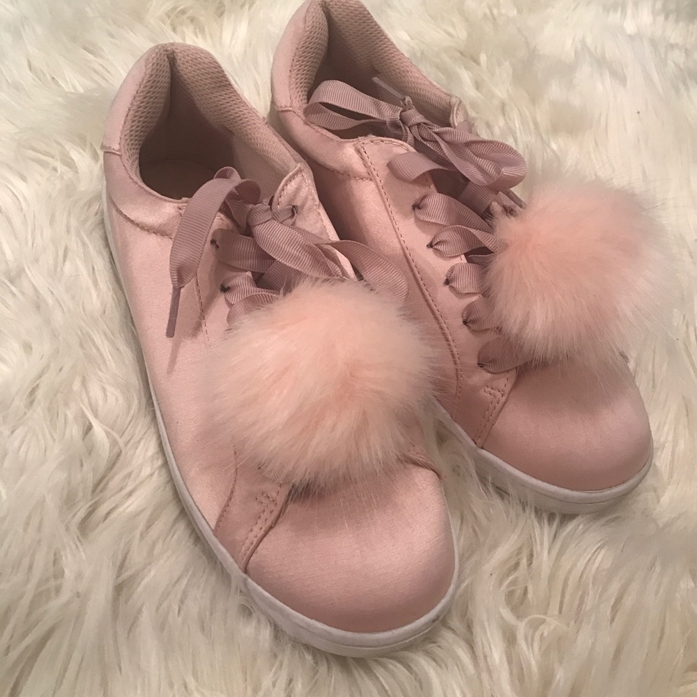 Pink puff ball madden girl sneakers